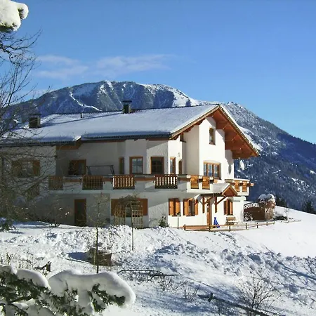 Spacious With Garden In *