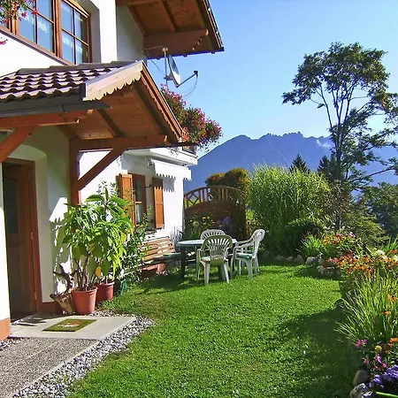 Spacious With Garden In شقة